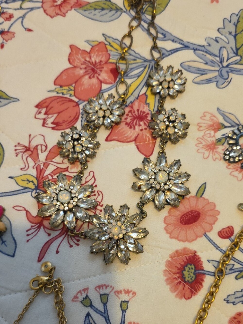 13 Assorted Women’s Statement Necklaces in Multi-Color - Picture 7 of 11